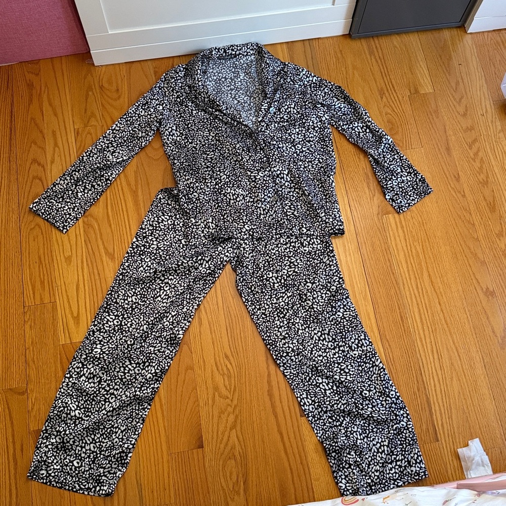 NEVER WORN - Women's Black and White Pajama Set